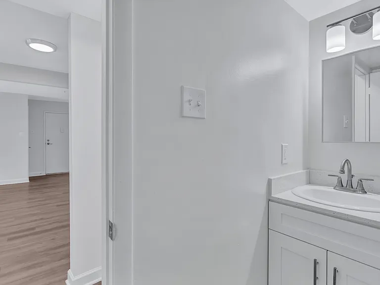 Hillstone Apartments — Photo 10