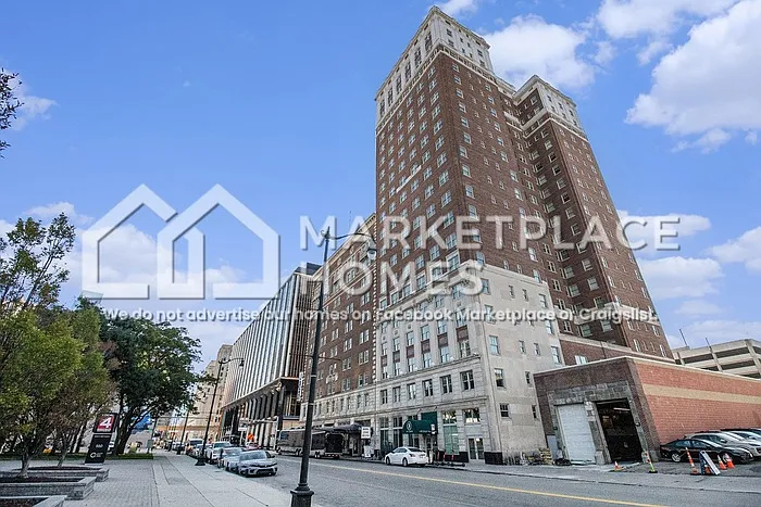 525 W Lafayette Blvd #16E — Photo 2