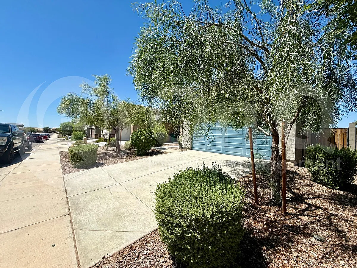 3 bed, 2.0 bath, 1172 sqft, $2,500 — Photo 2