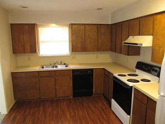 4th image of 2207 Canterbury Ct
