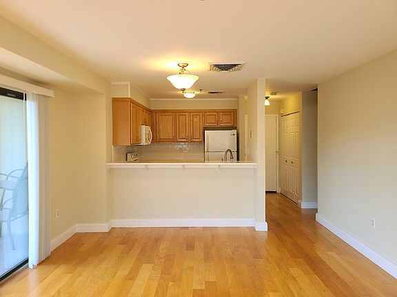 2nd image of 1204 Whitney Ave APT 308