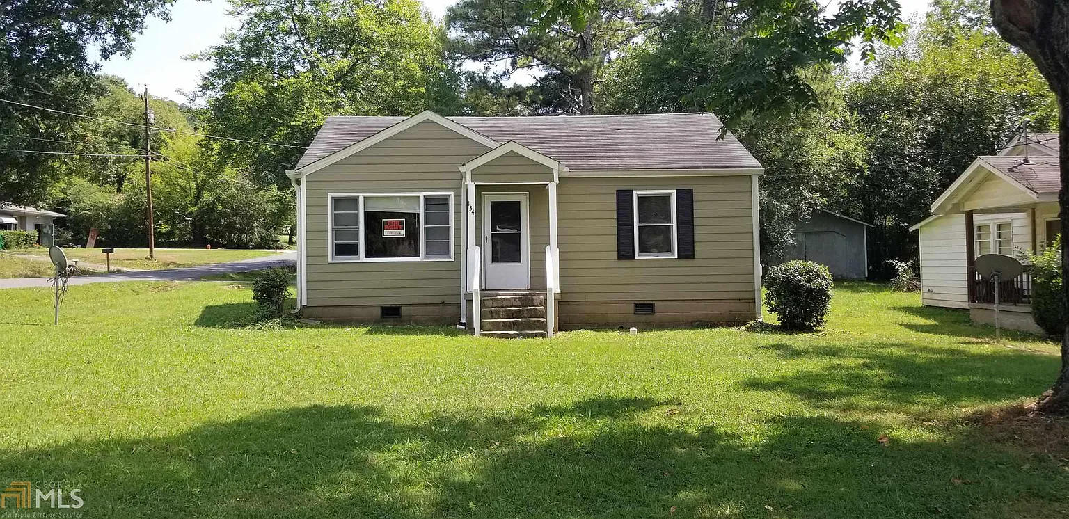 134 Holly St SE photo 1