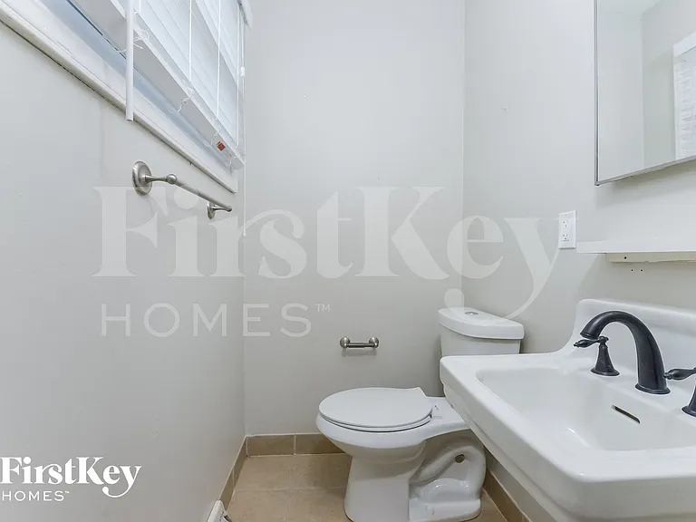 210 Berry Ave — Photo 12