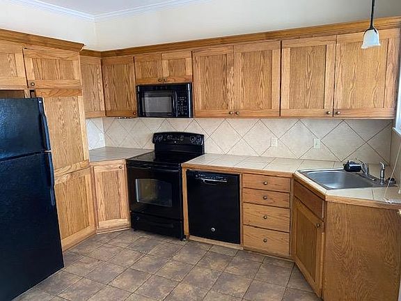 Kitchen, plenty of cabinet space