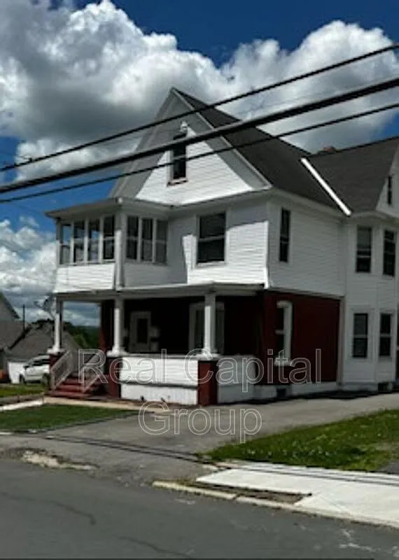 3 bed, 1.0 bath, $1,595 — Photo 1