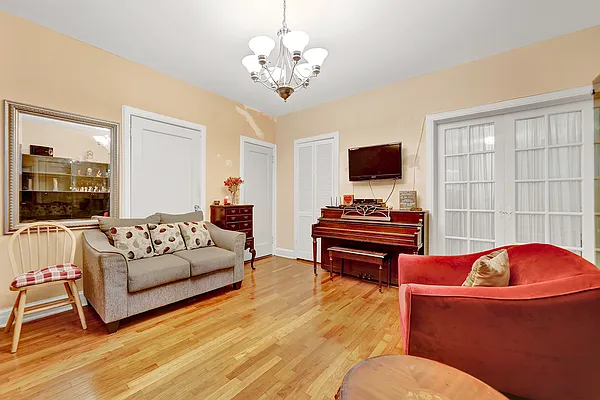 Sold by REMAX Elite | media 11