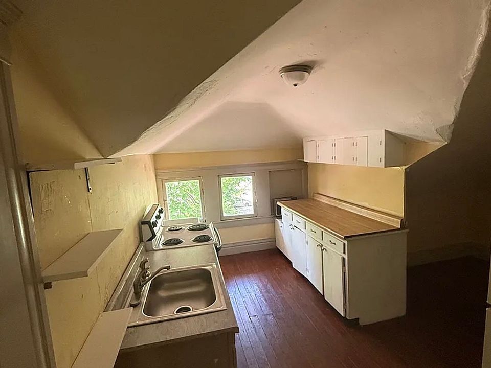 1st image of 207 Bradford St