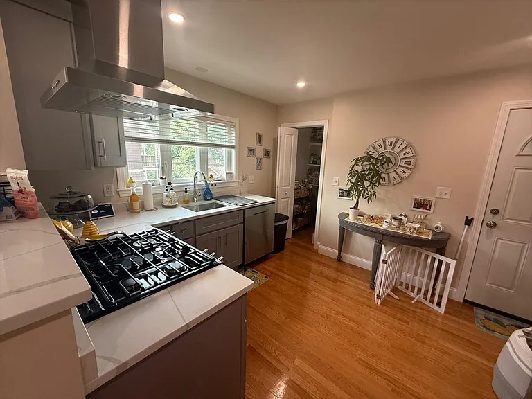 44 Ashland St #2F — Photo 9