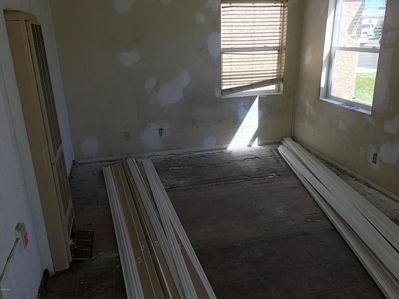 5th image of 123 E B St