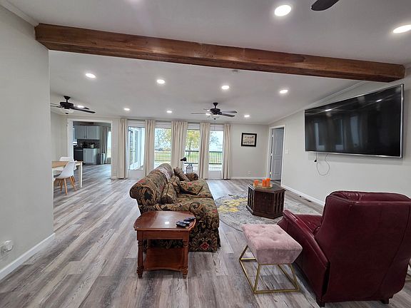 5th image of 509 Sheila Ln