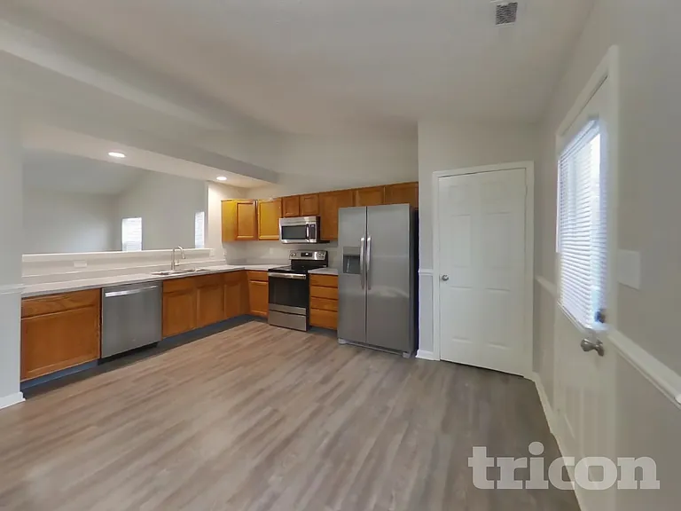 3247 Creekshore Dr — Photo 4