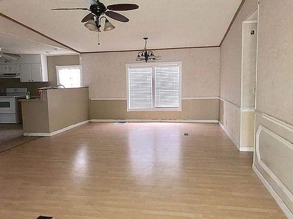 5th image of 27 Palm Castle Dr