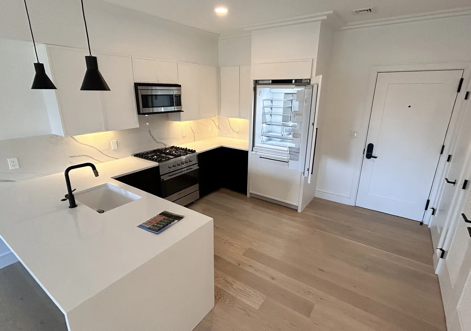 2 bed, 1200 sqft, $4,350 — Photo 2