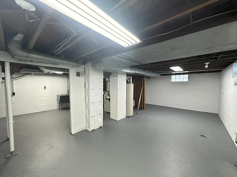 700 Iona Ave — Photo 24