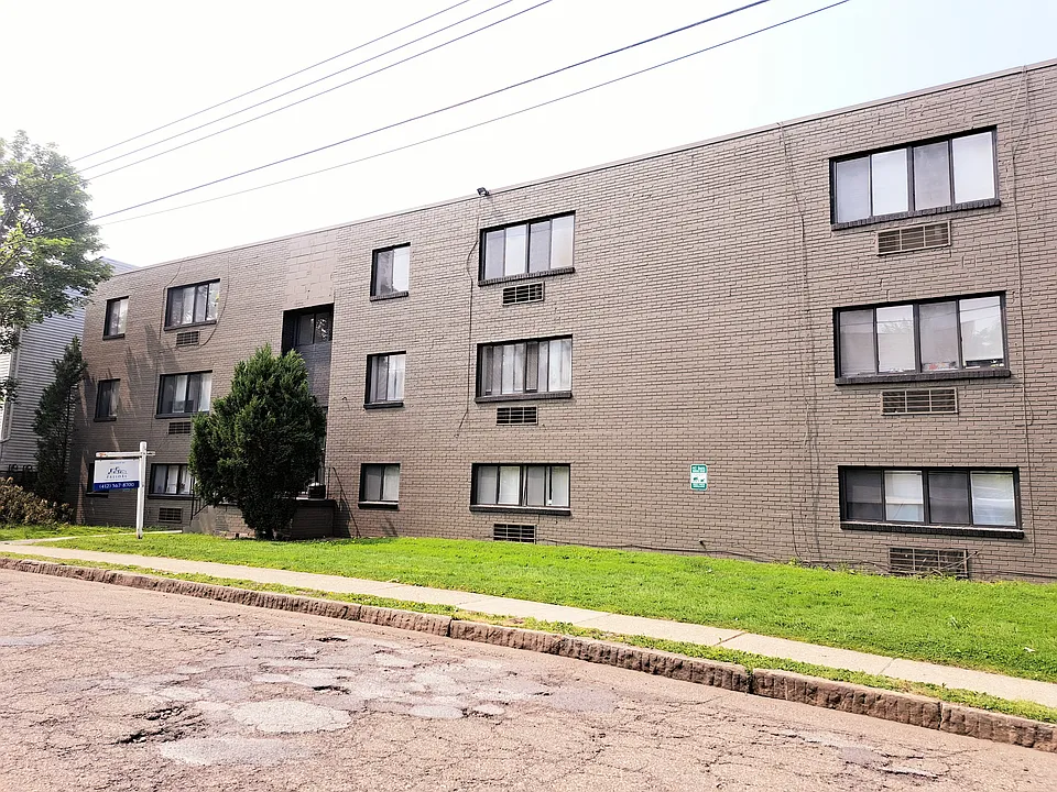 704 Orchard Ave #104