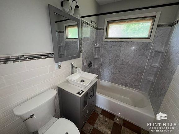 3rd image of 1341 Fogarty Dr