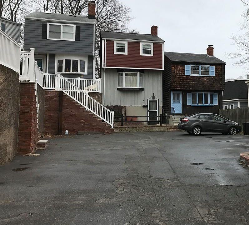 2nd image of 3 Colonial Ct