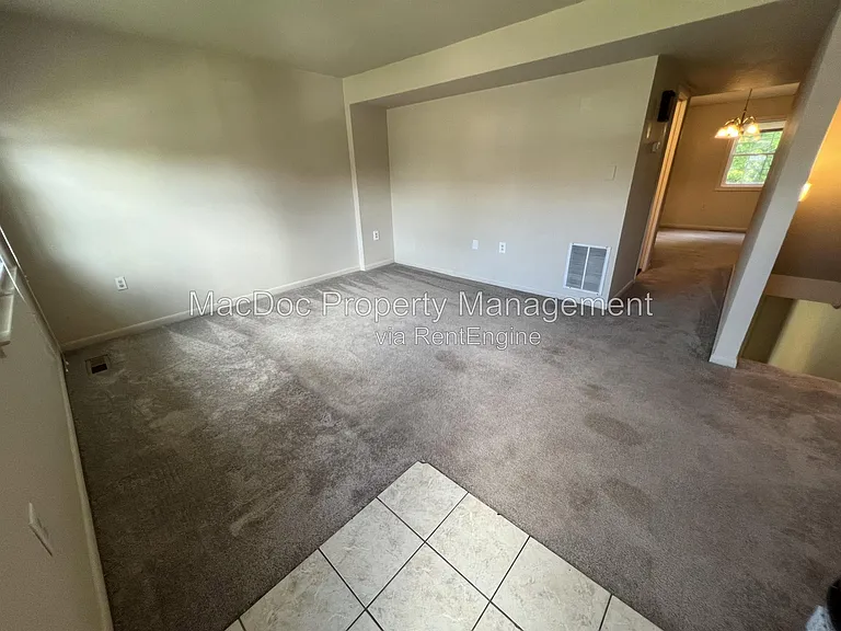 14611 Earlham Ct — Photo 3