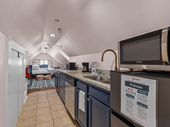 3rd image of 171 Spring St #D