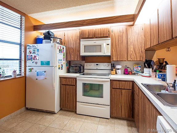 4th image of 1717 Whitehall Dr APT 406