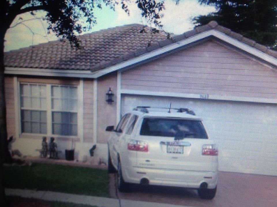 1st image of 7623 NW 70th Ave