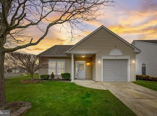 41 Lantern Ln, Columbus, NJ 08022