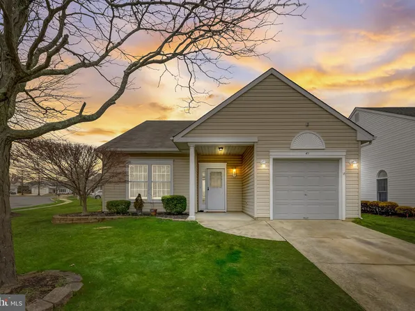 41 Lantern Ln, Columbus, NJ 08022