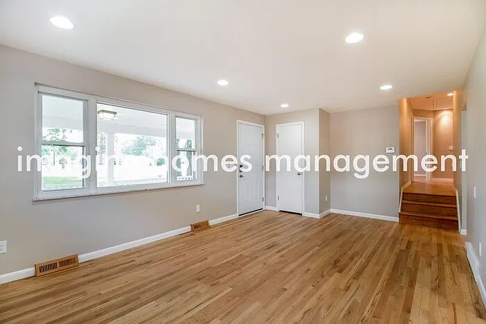 607 W Kemper Rd — Photo 4