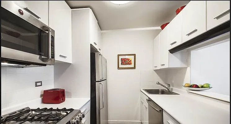 Rented by R New York | media 18