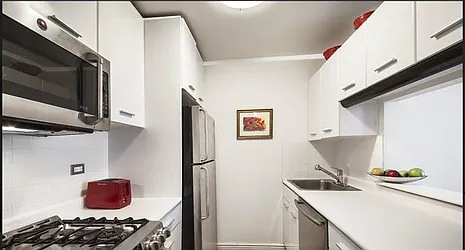 Rented by R New York