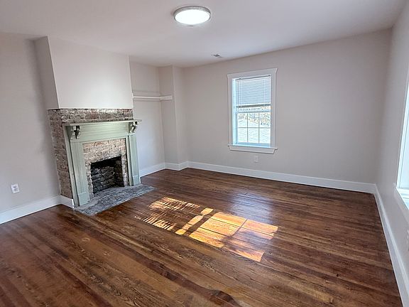 5th image of 916 Henry St #916