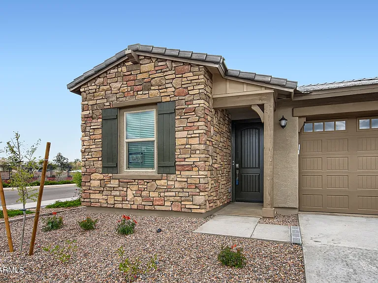 52 E Capricorn Way — Photo 2