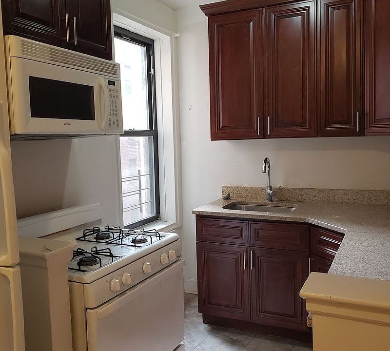 1st image of 170 Hawthorne St APT 4E
