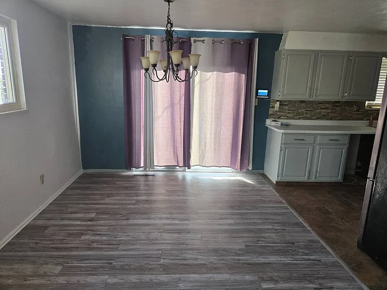 2220 Essex Ln — Photo 2