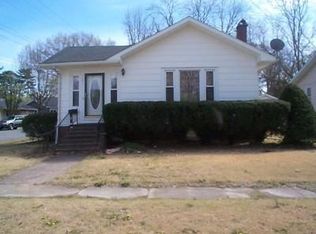 202 W 6th St, Benton, IL 62812