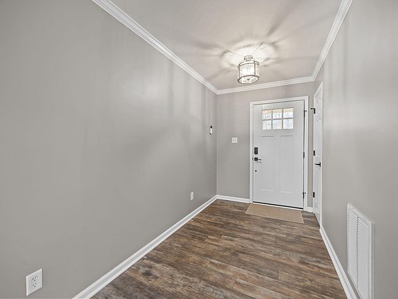 5th image of 909 Mount Pleasant Rd