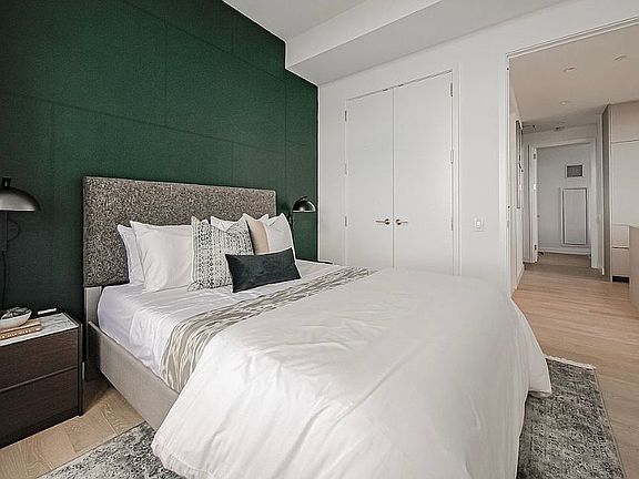 5th image of 3 Court Sq #Penthouse 402