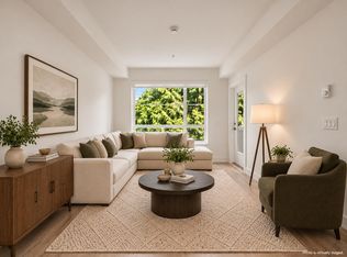 6338 King George Blvd #306, Surrey, BC V3X0L5