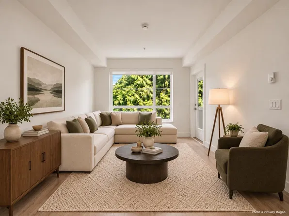 6338 King George Blvd #306, Surrey, BC V3X 0L5