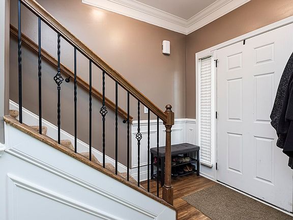 2nd image of 823 Adelaide Rd