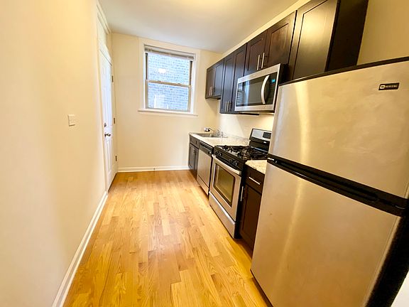 2nd image of 1628 W Lunt Ave APT 2B