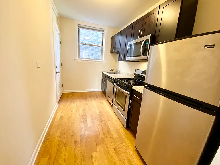 1628 W Lunt Ave #2B — Photo 2