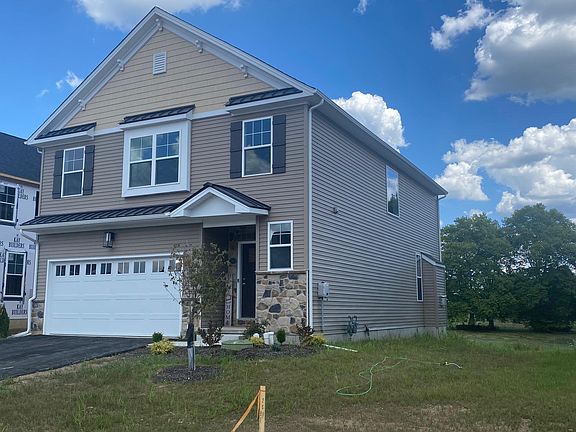 2nd image of 303 Kingsbarns Ln