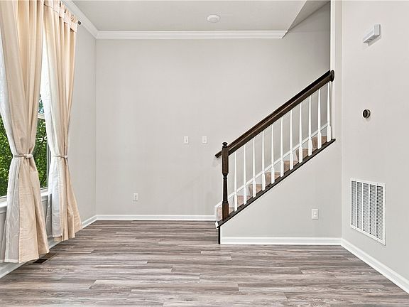 5th image of 2004 Hemlock Ln