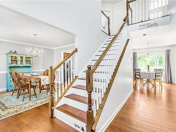 3rd image of 105 Ashland Ct