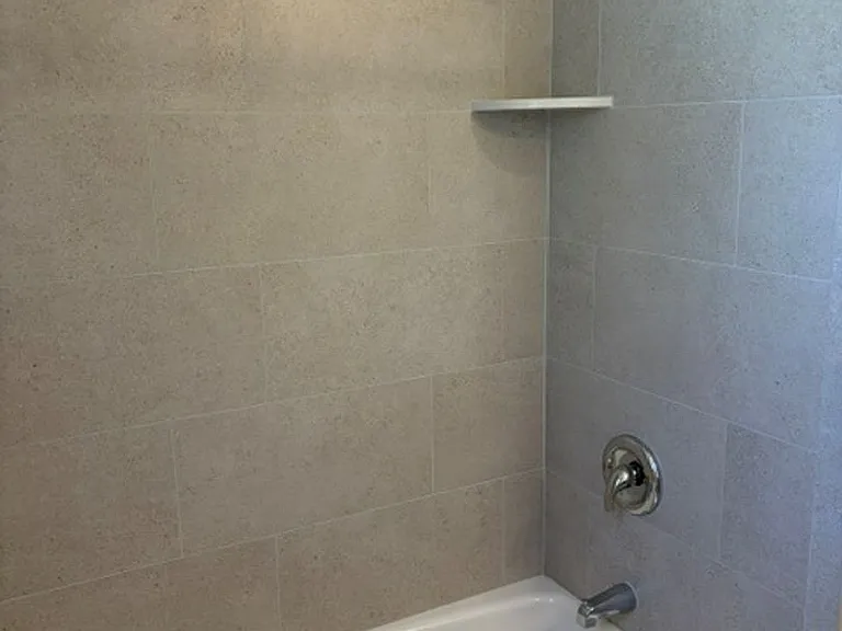 430 S Bayview Ave — Photo 8