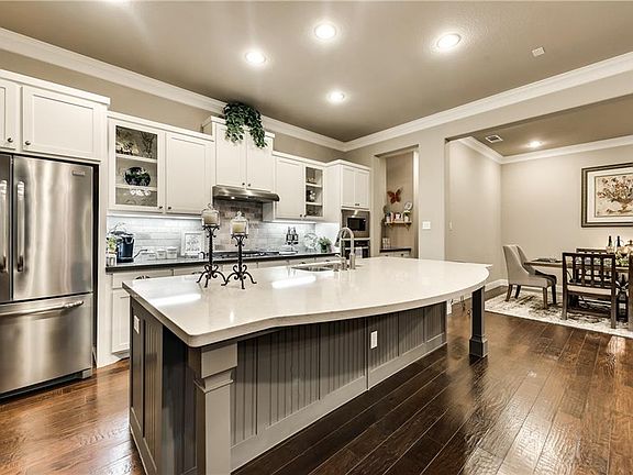 5th image of 5908 Renfrew Dr