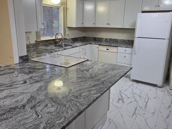8 Woodknoll Dr