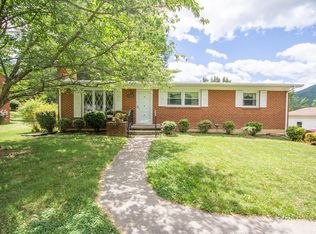 1815 Park Manor Dr, Roanoke, VA 24014