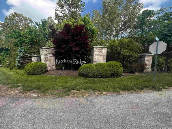 7084 S National Point Rd, Bloomington, IN 47403